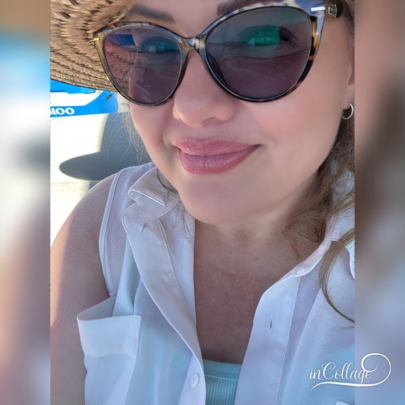 Meet your Posher, Rae - Picture 2 of 2